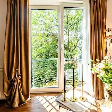 Black Mirror Inkl Wlan, Parkplatz