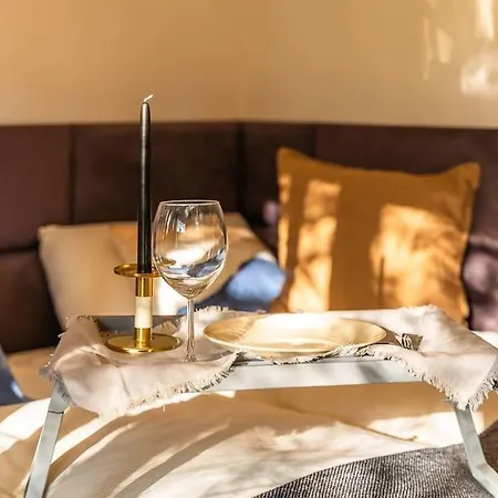 Black Mirror Inkl Wlan, Parkplatz * Detmold