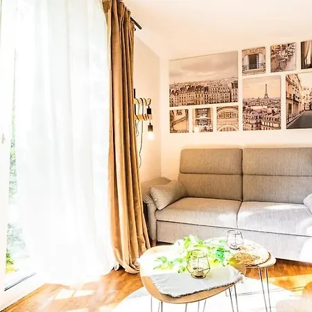 Black Mirror Inkl Wlan, Parkplatz * Detmold